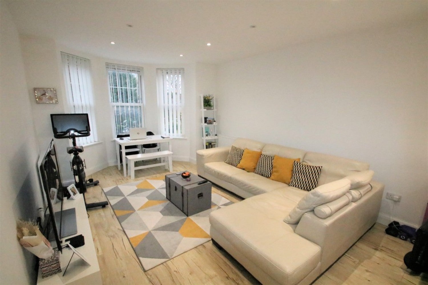 Flat Croham Road in Greater London