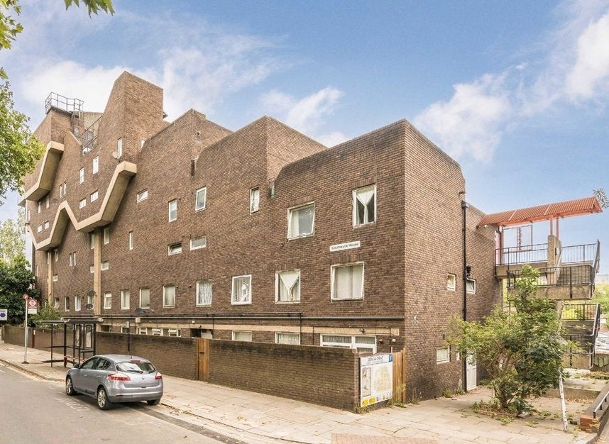 Flat Coldharbour Lane in Greater London