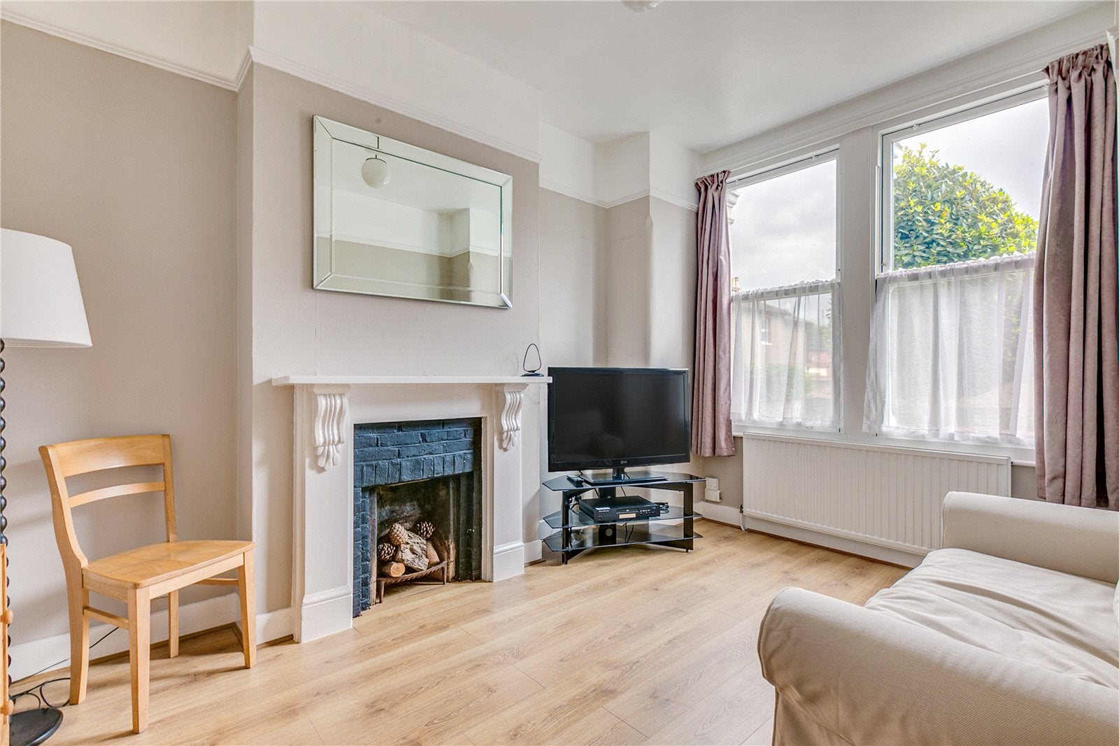 Flat Charlmont Road in Greater London