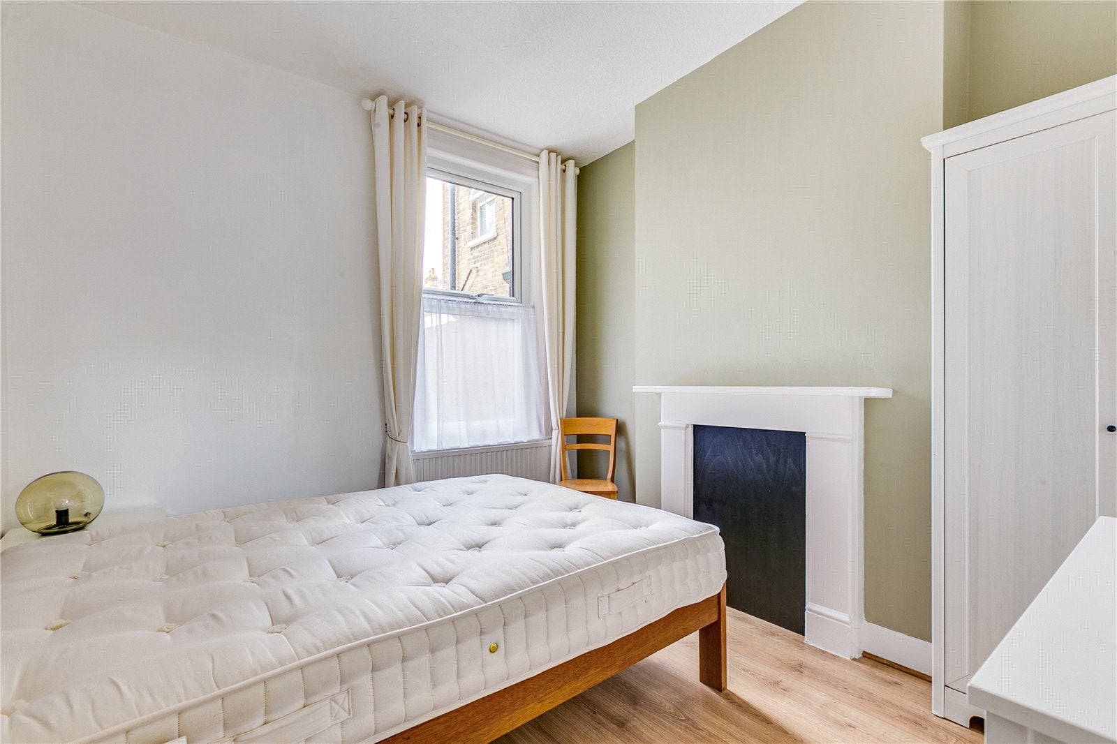 Flat Charlmont Road in Greater London