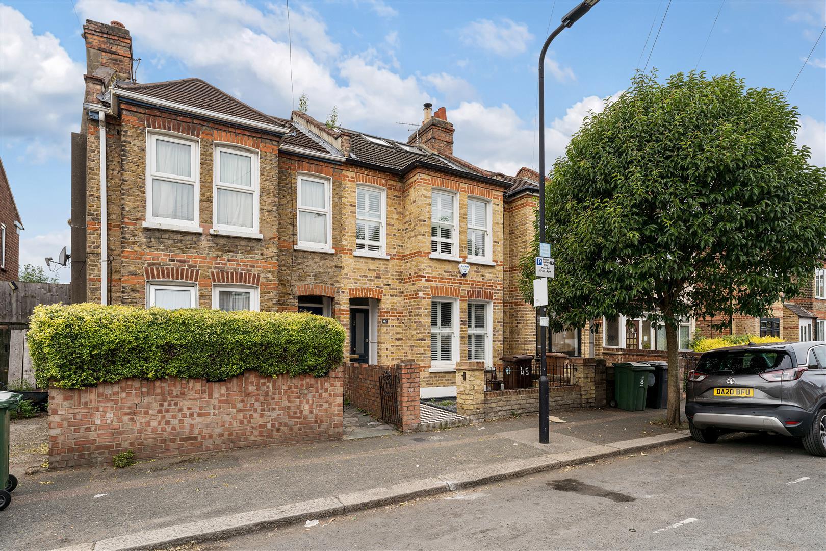 House Spencer Road in Greater London