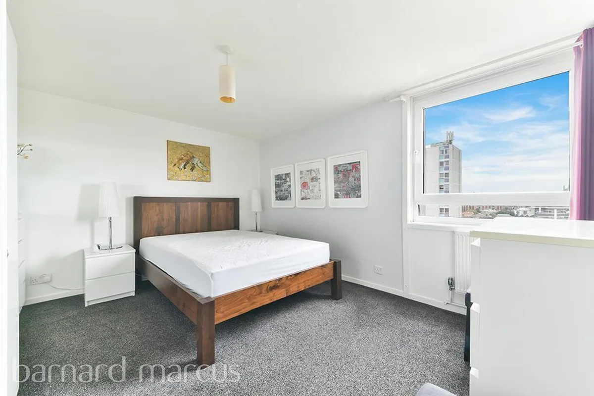 Flat Lollard Street in Greater London