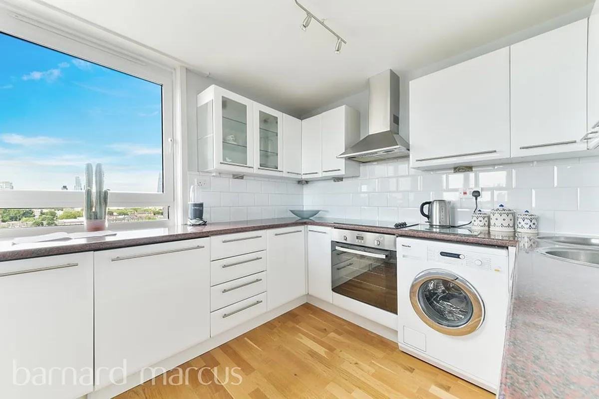 Flat Lollard Street in Greater London