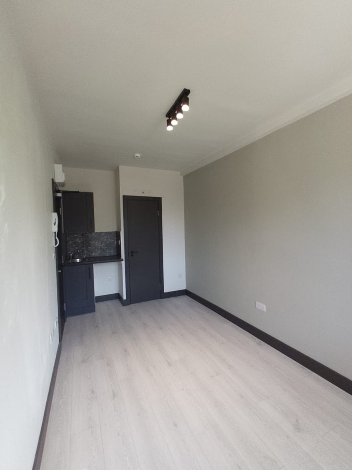 Room Furzedown Drive in Greater London