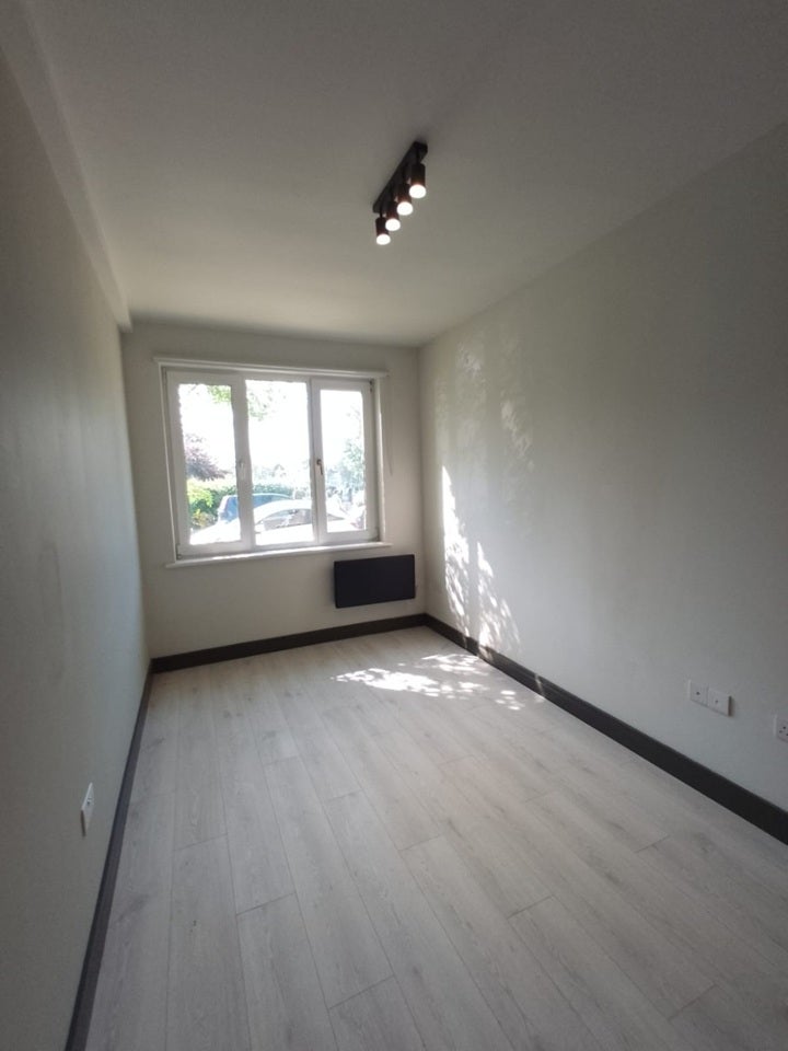 Room Furzedown Drive in Greater London