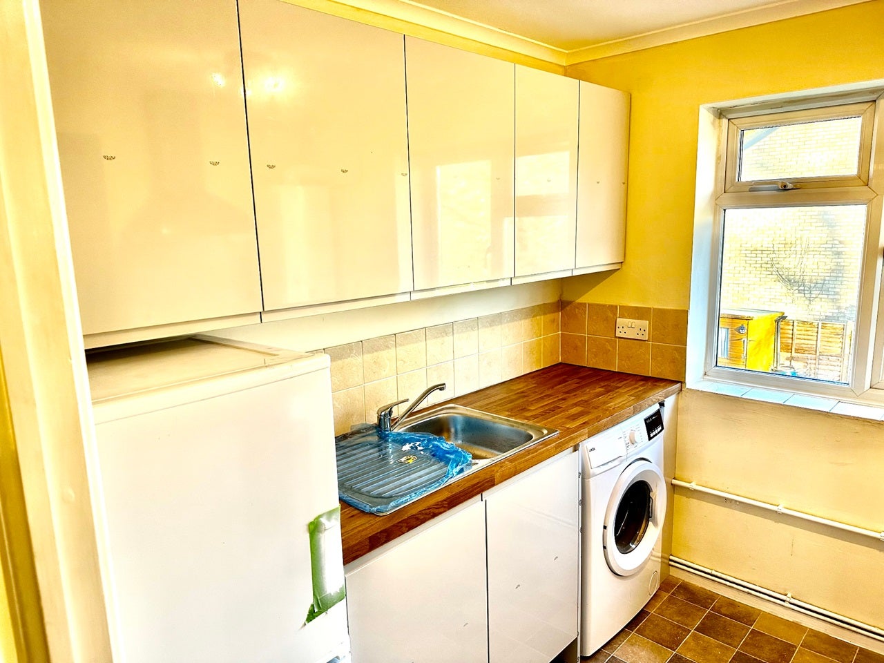Flat Littlecote Close in Swindon