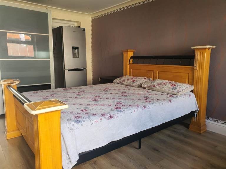 Flat Thurlestone Avenue in Greater London