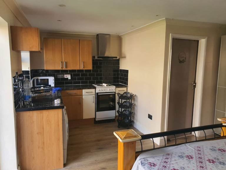 Flat Thurlestone Avenue in Greater London