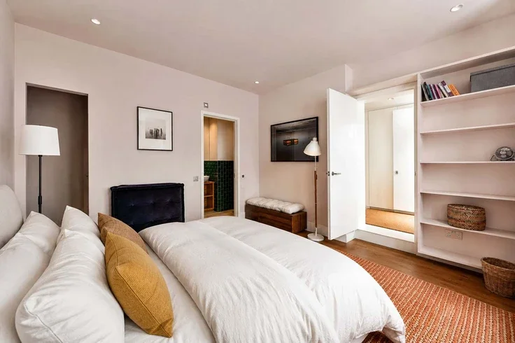 Room Bassett Road in Greater London