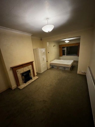 Room Burnham Drive in Greater London