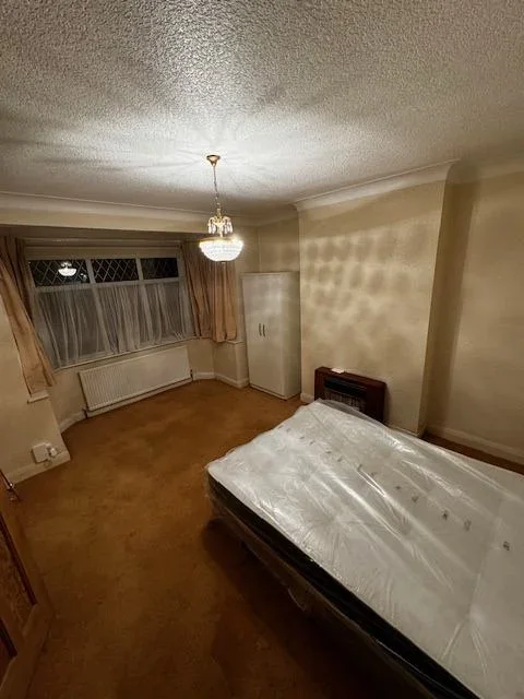 Room Burnham Drive in Greater London
