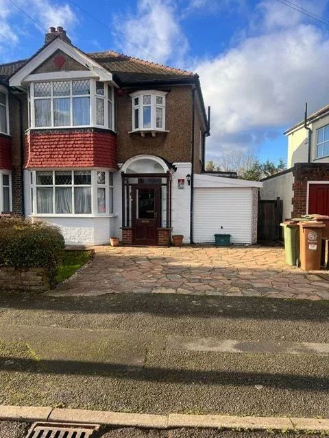 Room Burnham Drive in Greater London