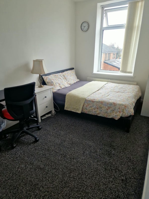 Room Gibraltar Lane in Tameside