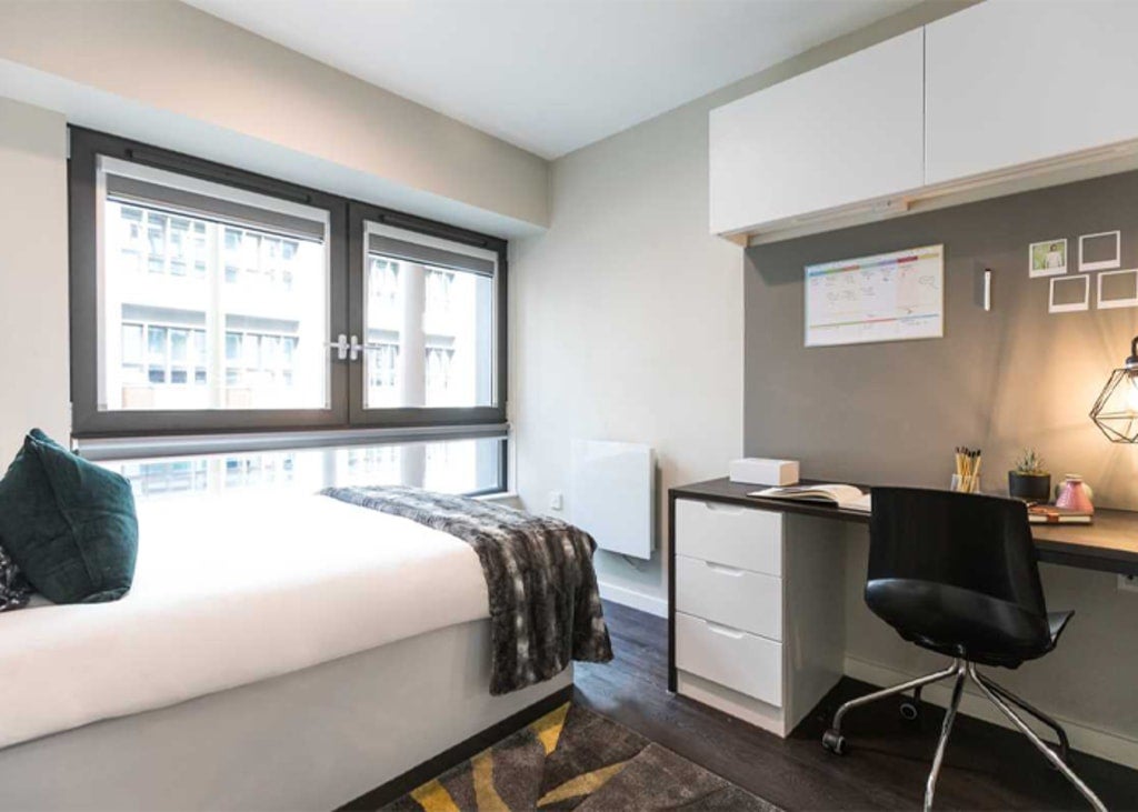 Flat Paul Street in Greater London