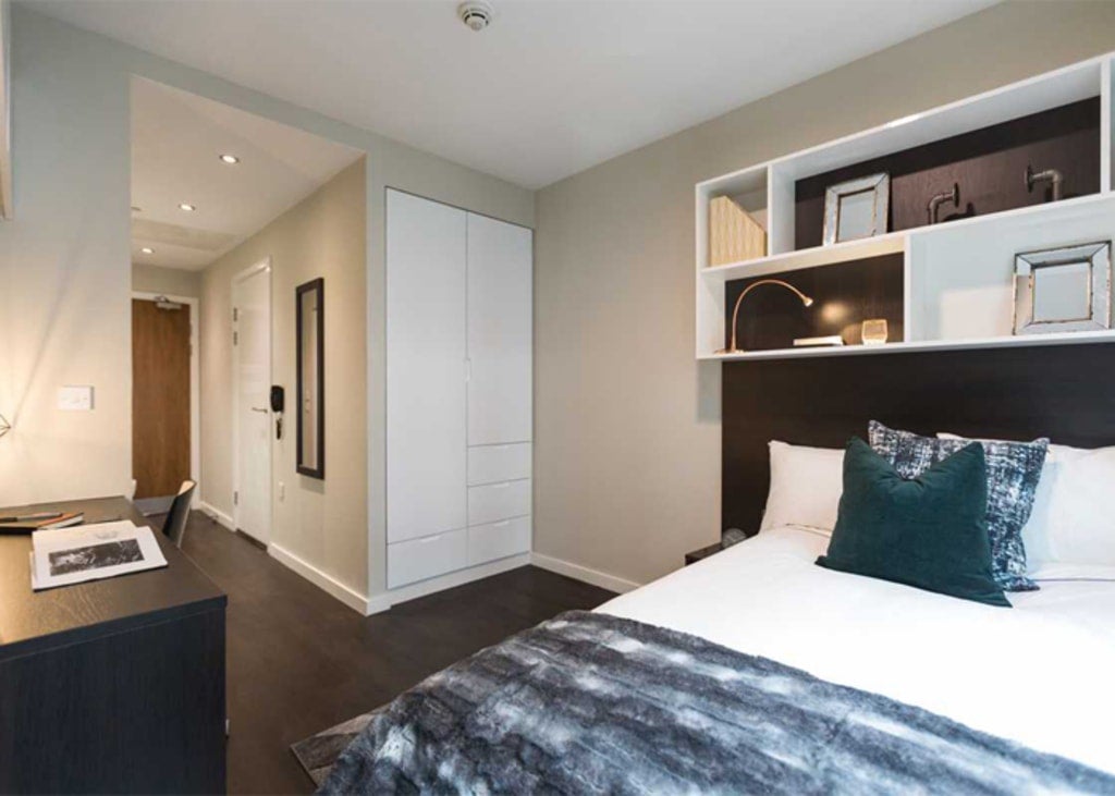 Flat Paul Street in Greater London