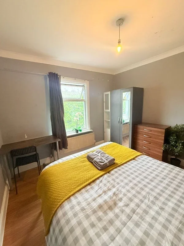 Room Windsor Road in Greater London