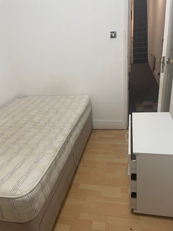 Room Slade Road in Birmingham