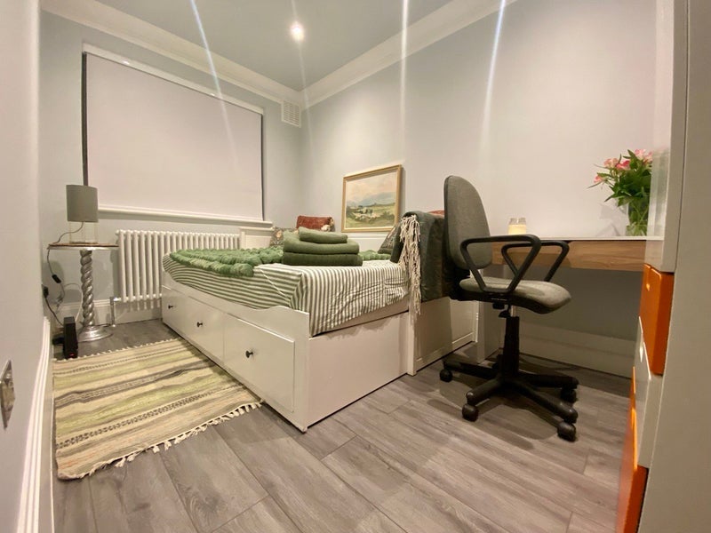 Room Richmond Road in Greater London