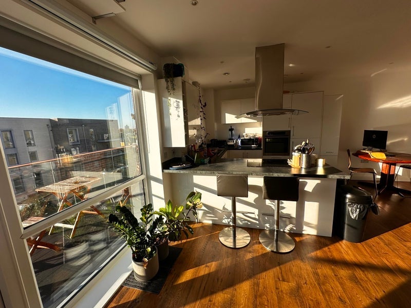 Room High Road Leyton in Greater London