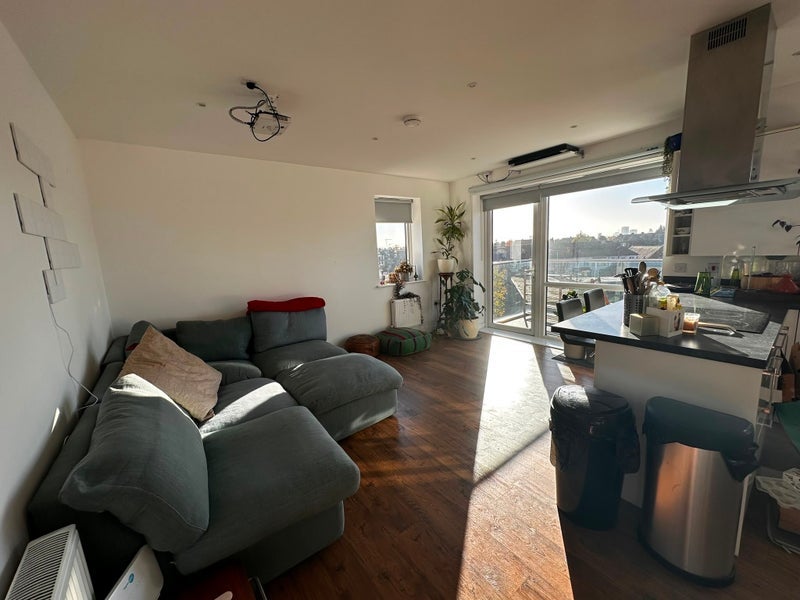Room High Road Leyton in Greater London