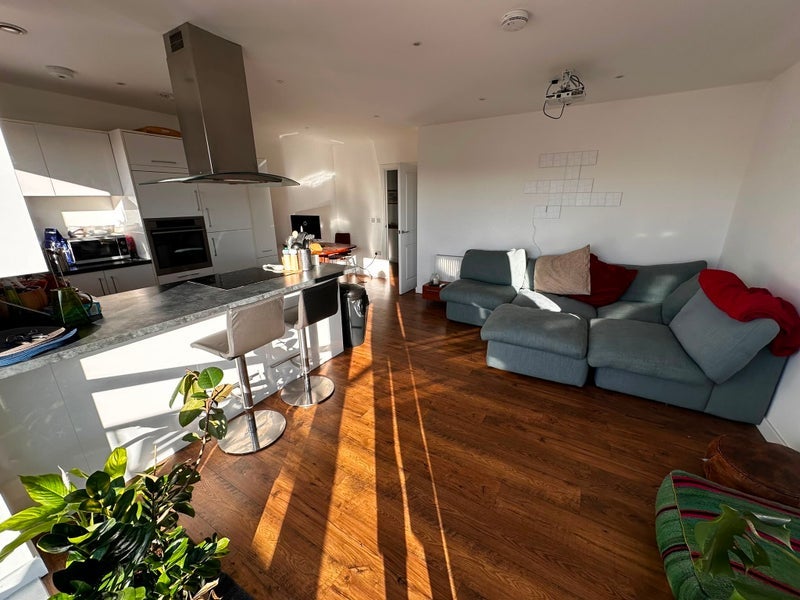 Room High Road Leyton in Greater London