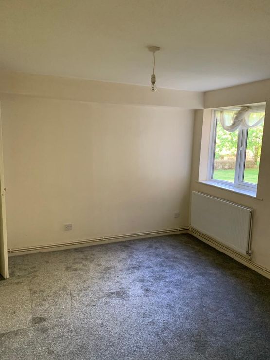 Flat Dehavilland Close in Greater London