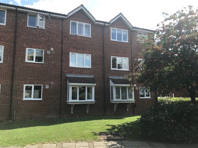 Flat Dehavilland Close in Greater London