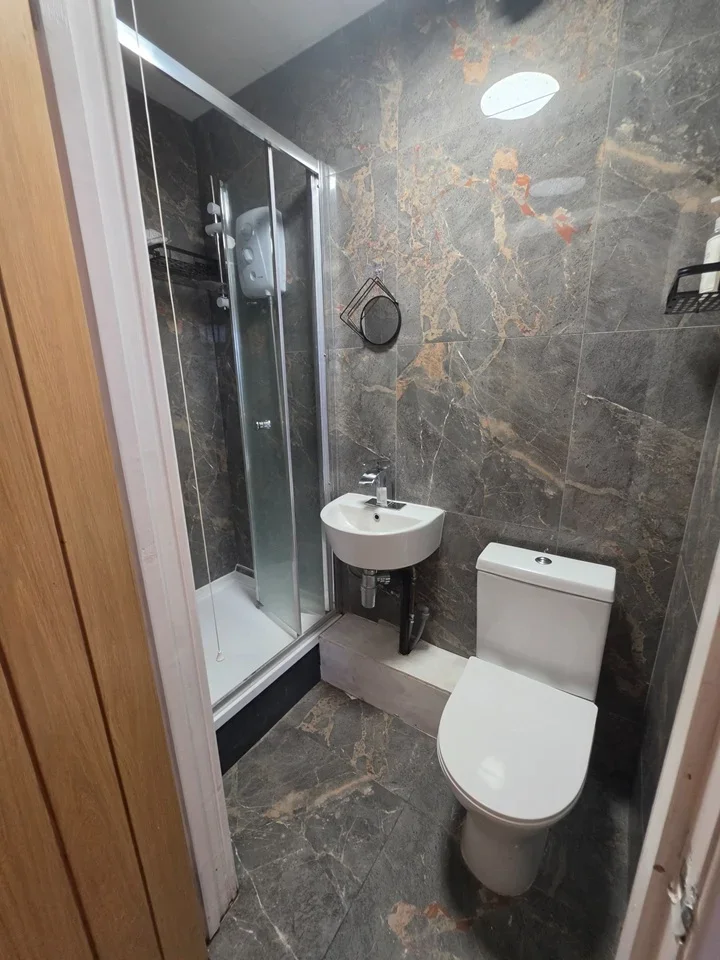 Flat Longspring in Watford