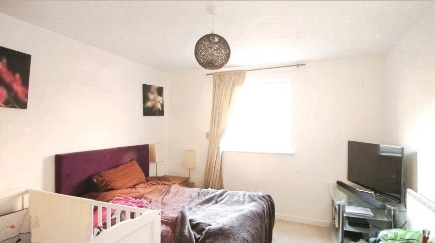 Flat Oldridge Close in Greater London