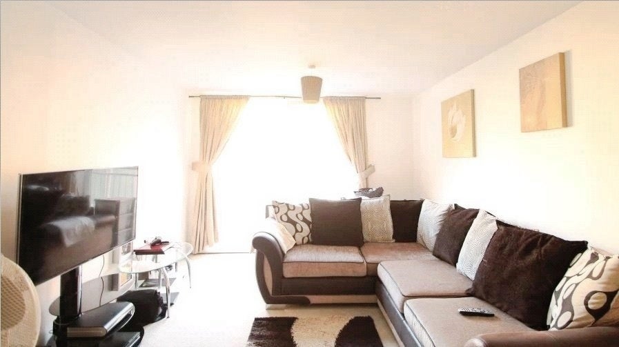 Flat Oldridge Close in Greater London
