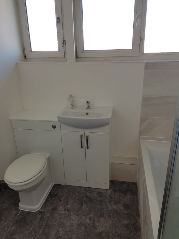 Room Douglas Way in Greater London