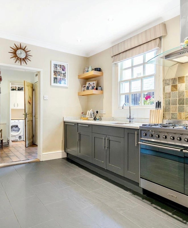 Room Atheldene Road in Greater London