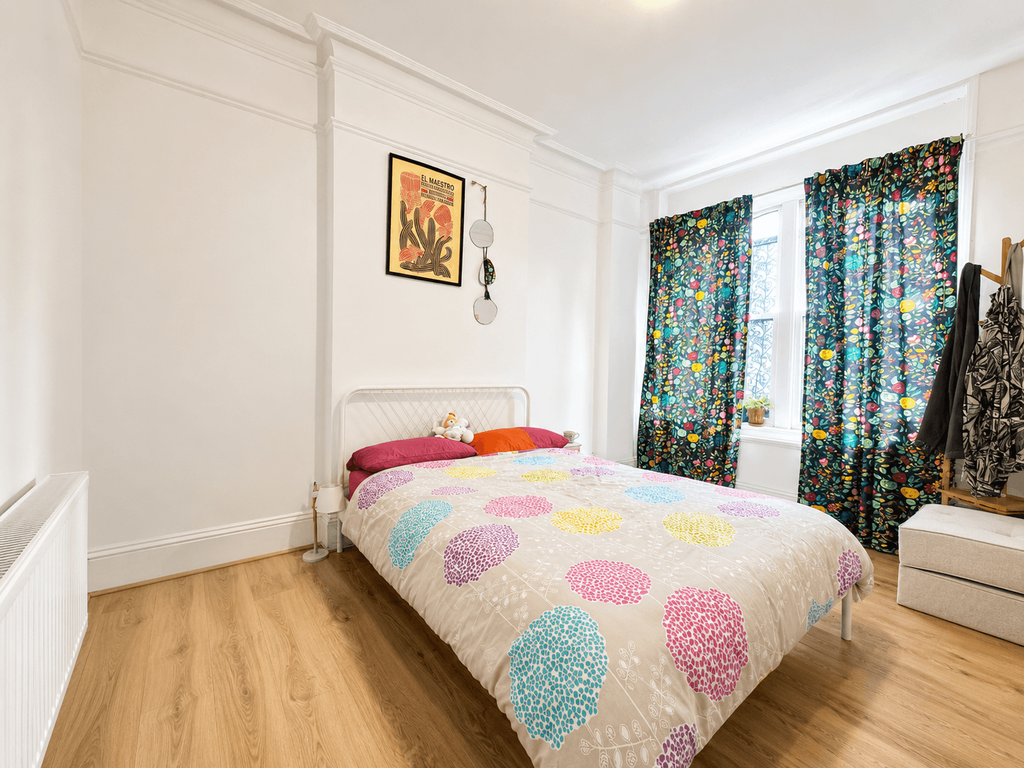Flat Barcombe Avenue in Greater London
