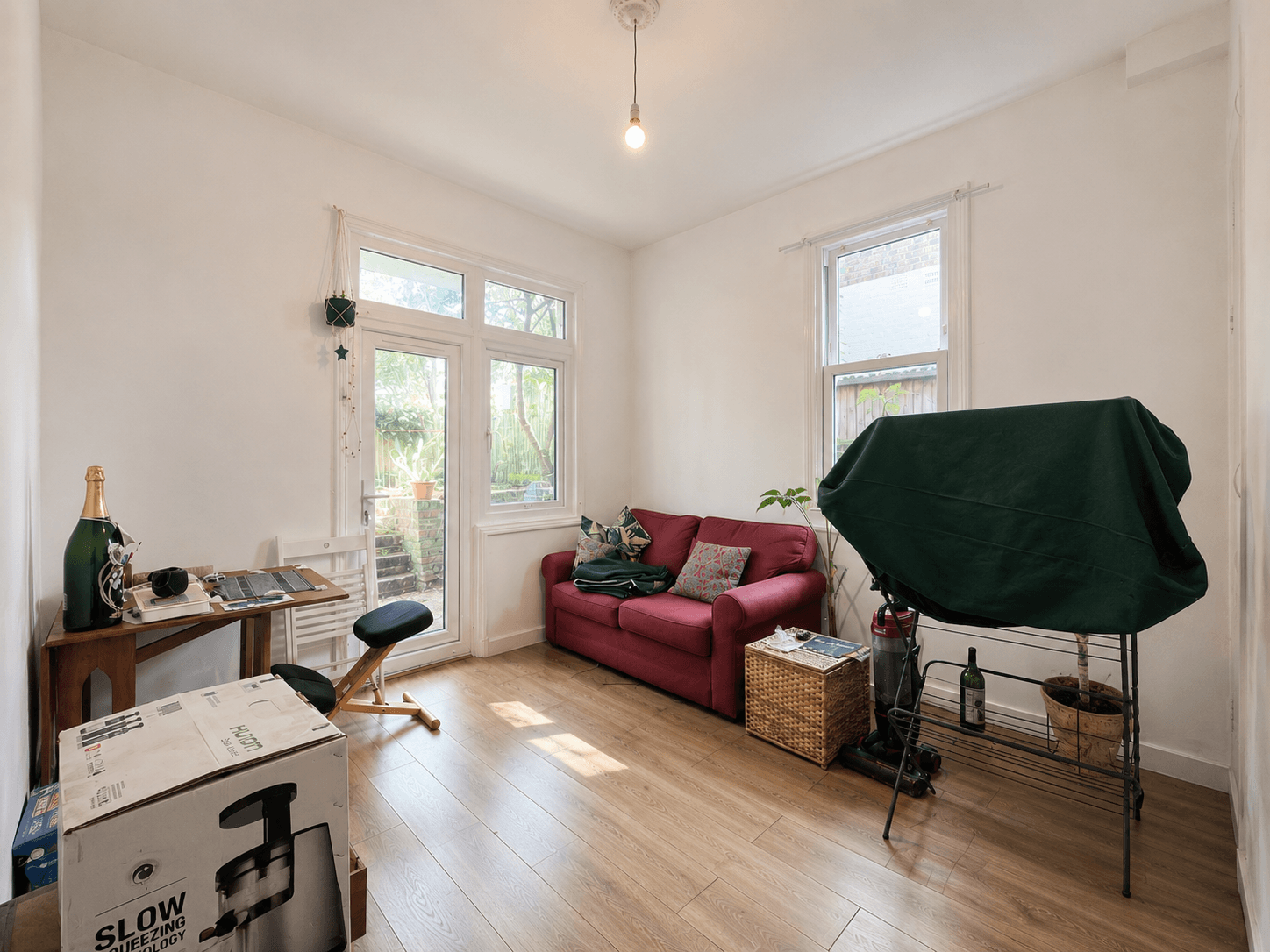 Flat Barcombe Avenue in Greater London
