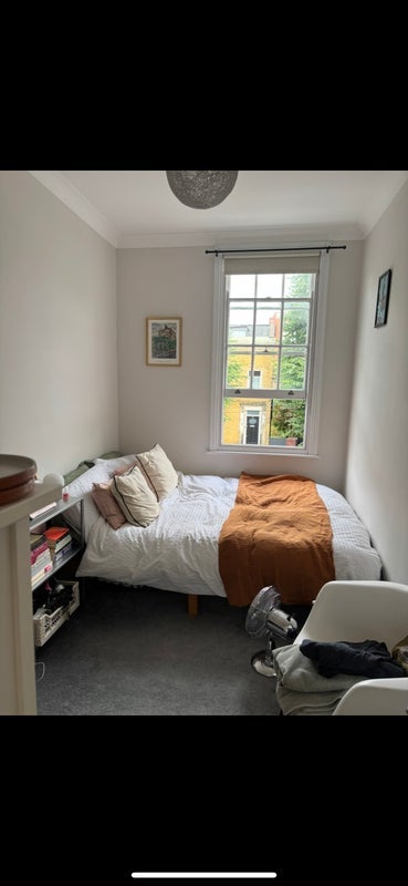 Room Mortimer Road in Greater London