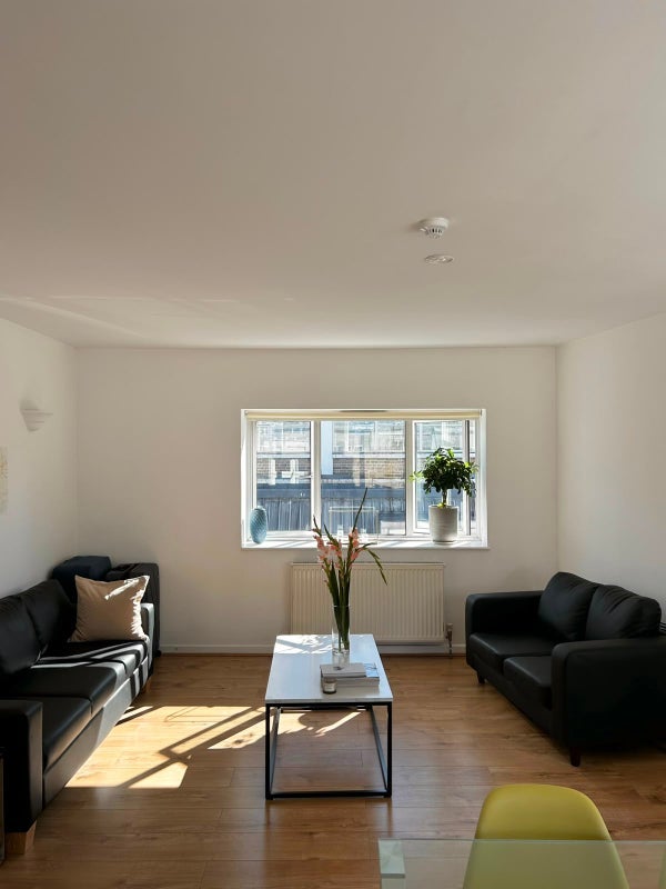 Room Crescent Row in Greater London