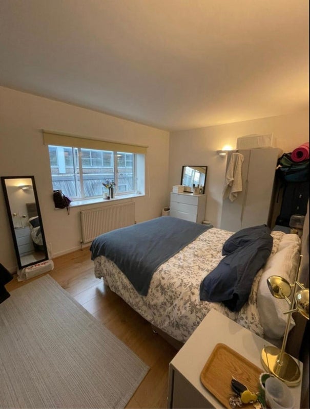 Room Crescent Row in Greater London