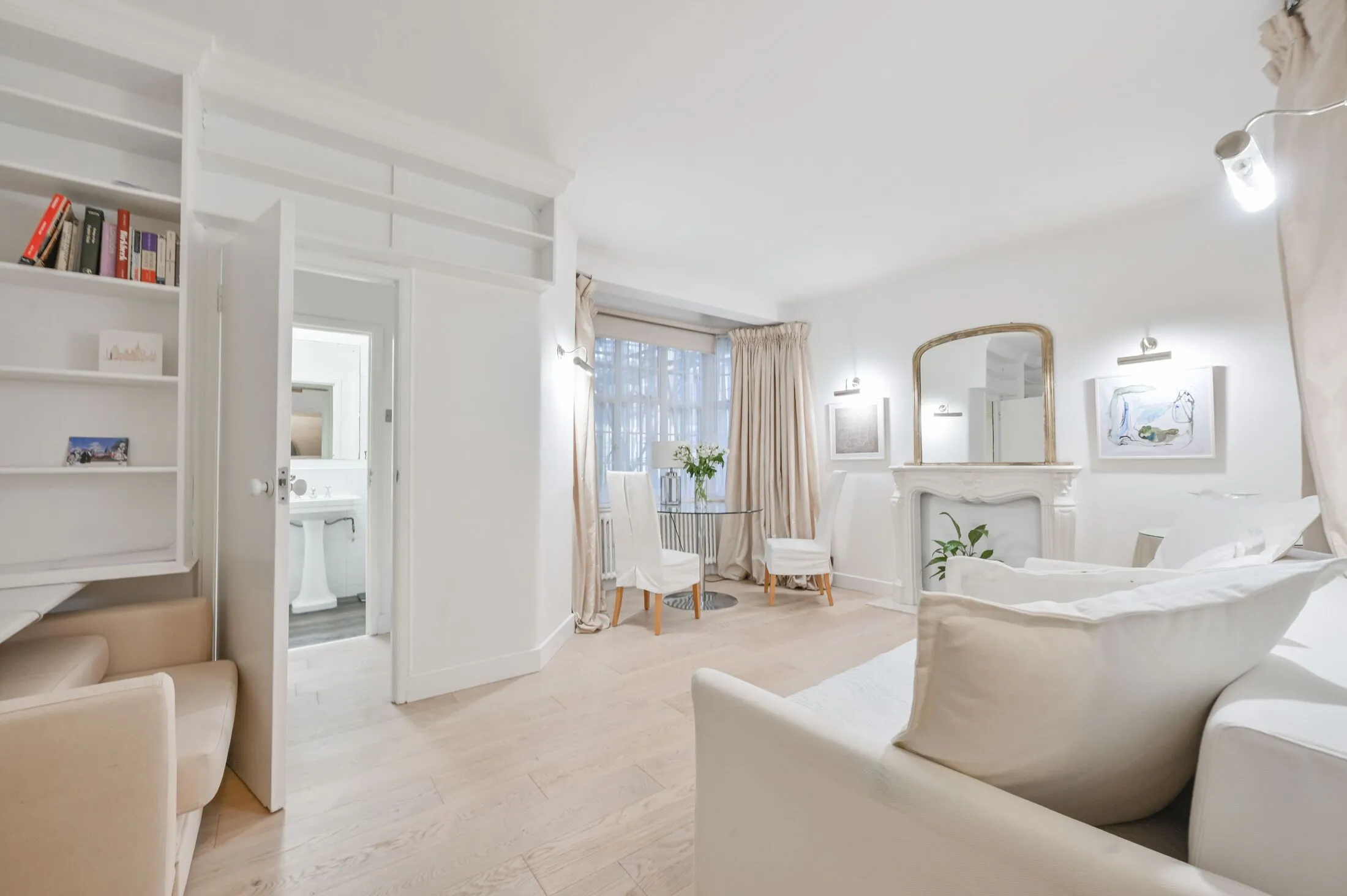 Flat Queen Square in Greater London