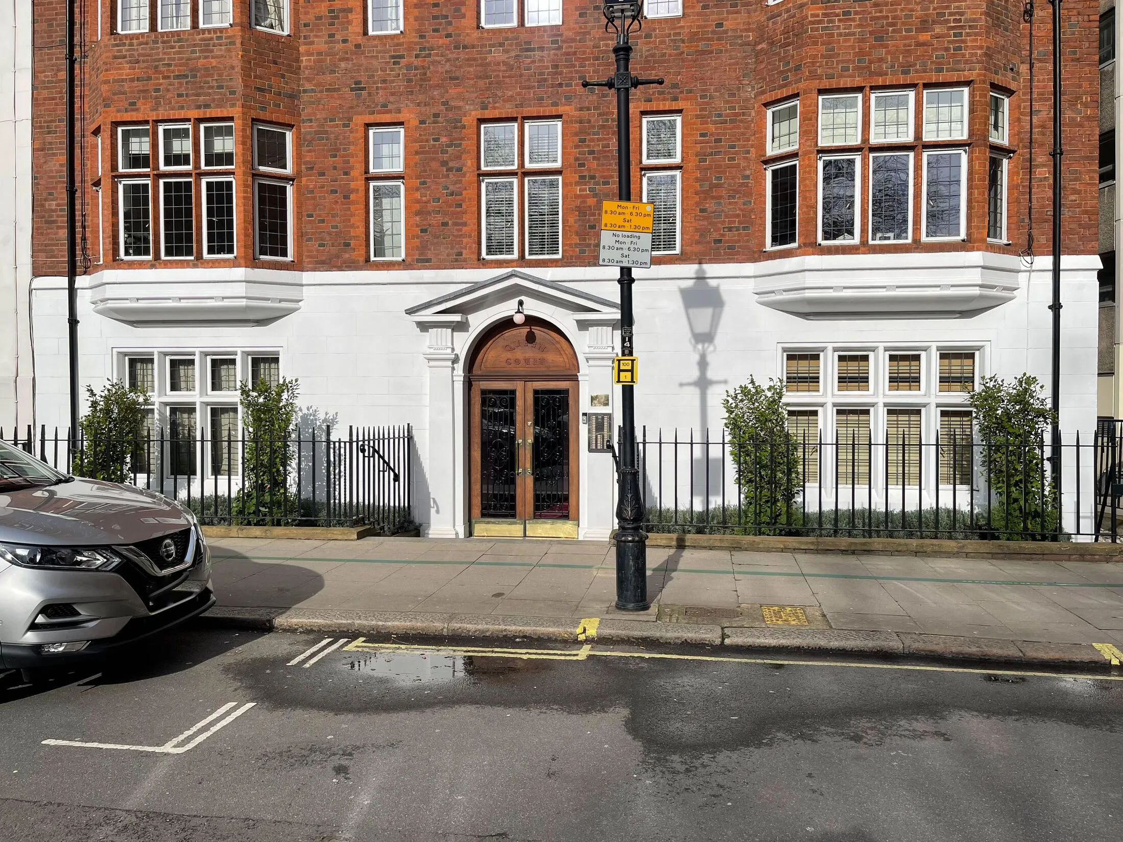 Flat Queen Square in Greater London