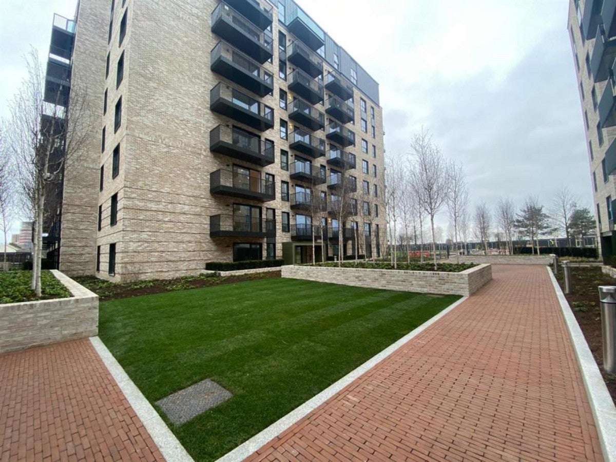 Flat Greenleaf Walk in Greater London