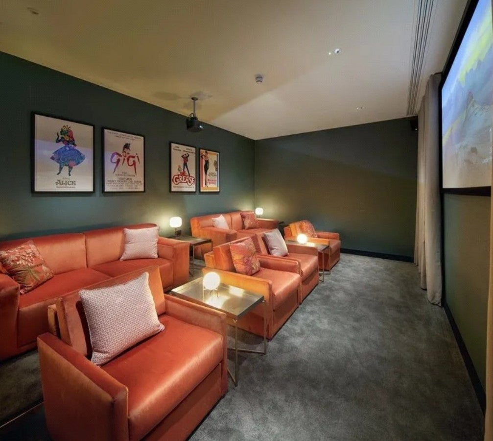Flat Greenleaf Walk in Greater London