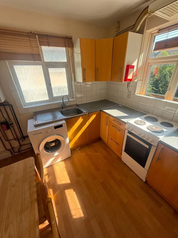 Flat Grosvenor Road in Greater London