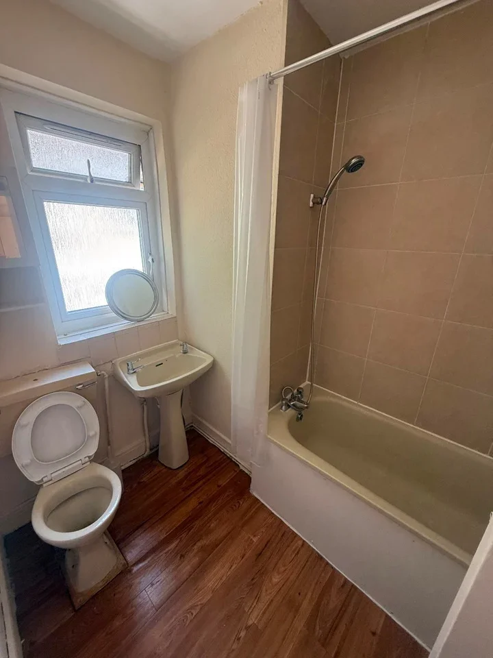 Flat Grosvenor Road in Greater London