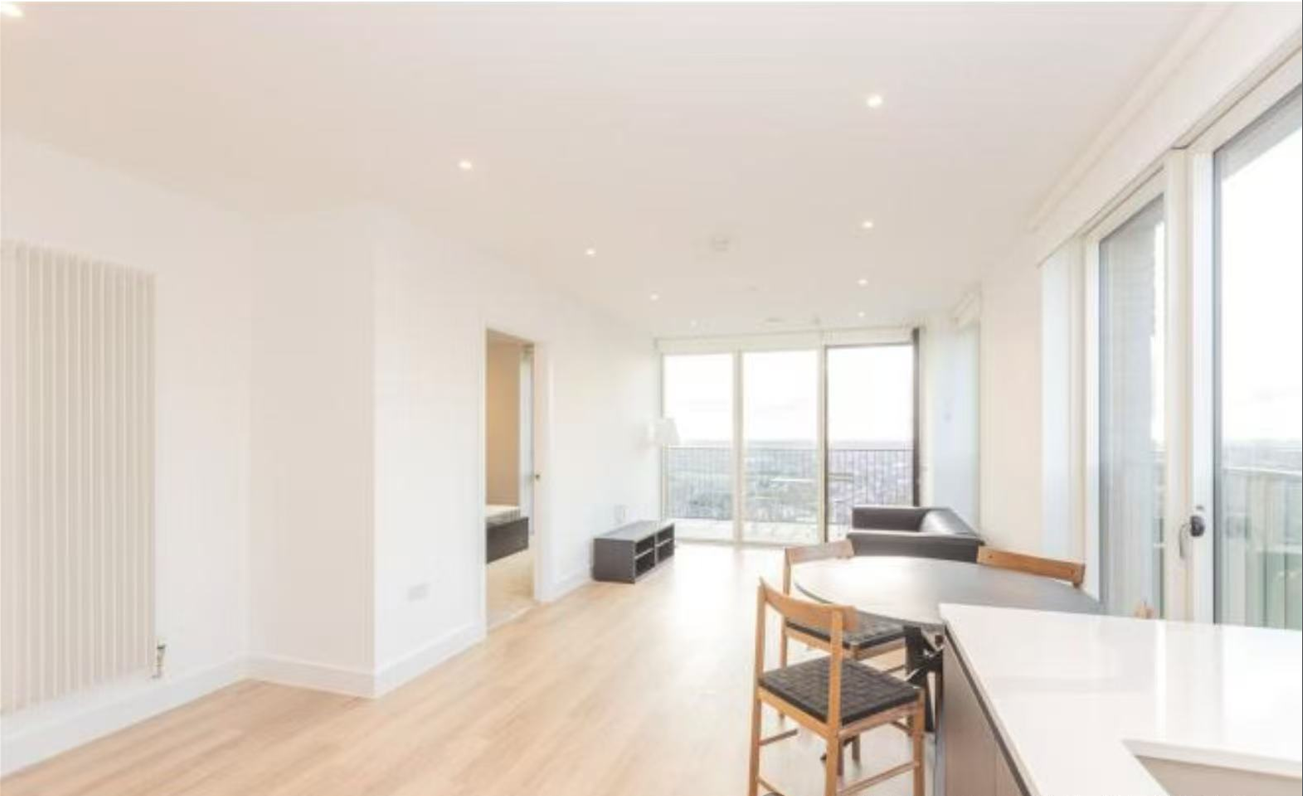 Flat Friary Road in Greater London