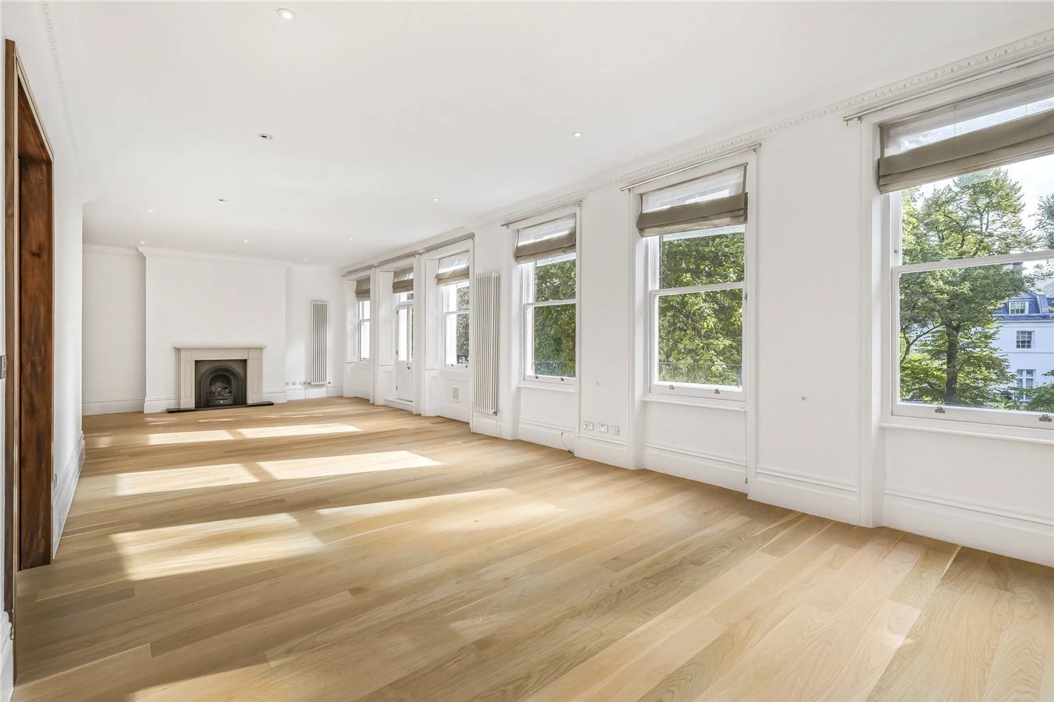 Flat Egerton Gardens in Greater London
