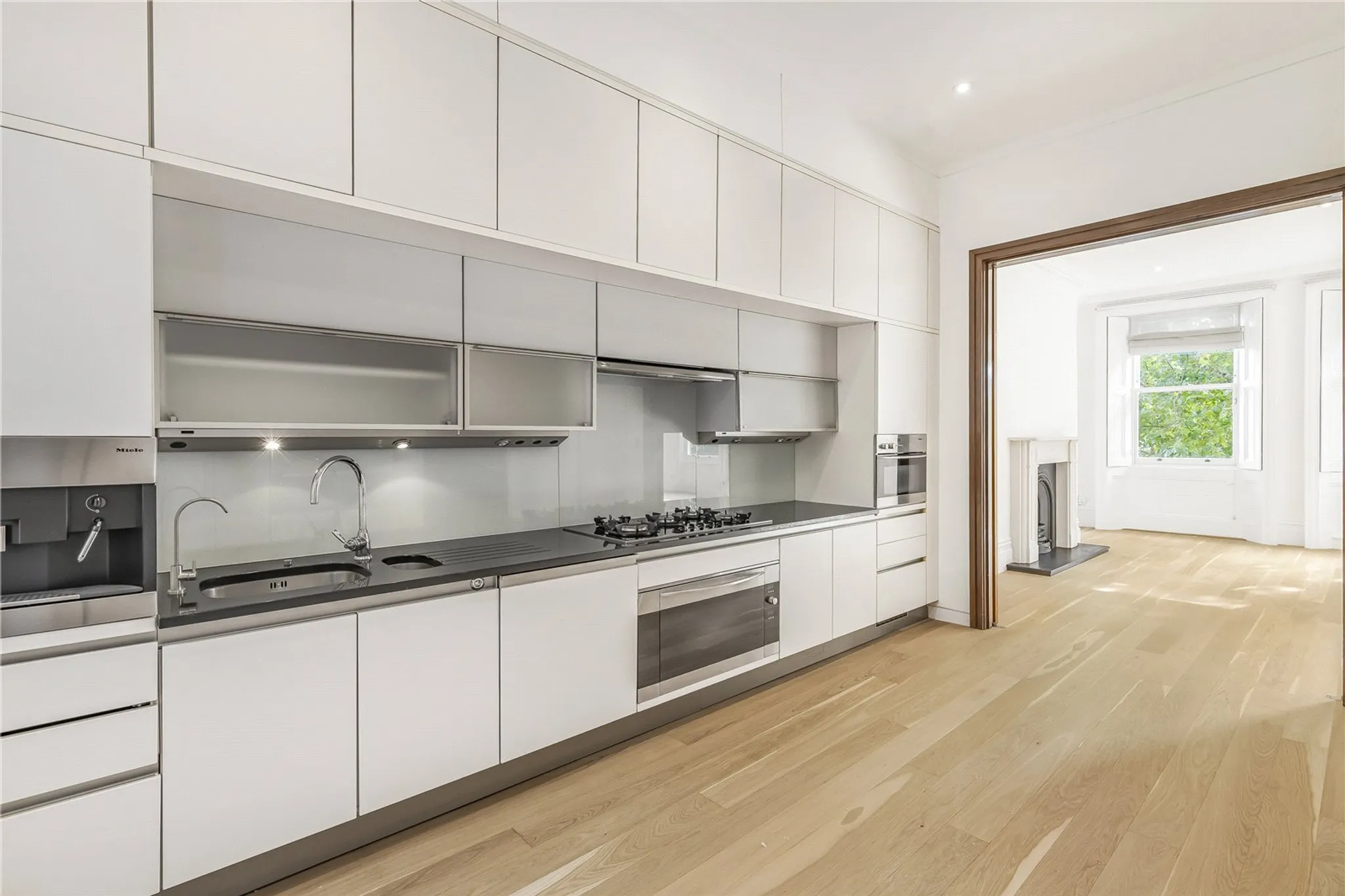 Flat Egerton Gardens in Greater London