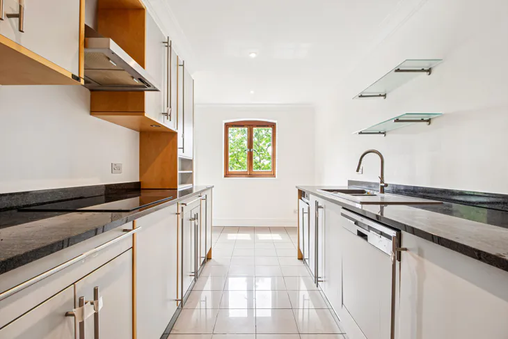 Flat Star Place in Greater London