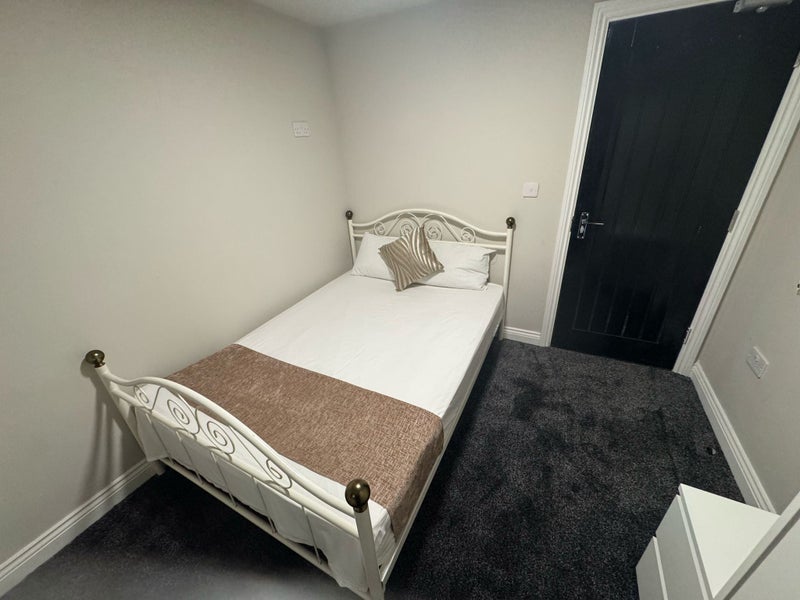 Room Cardigan Street in Preston