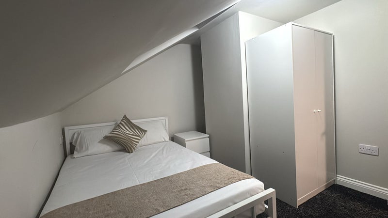 Room Cardigan Street in Preston