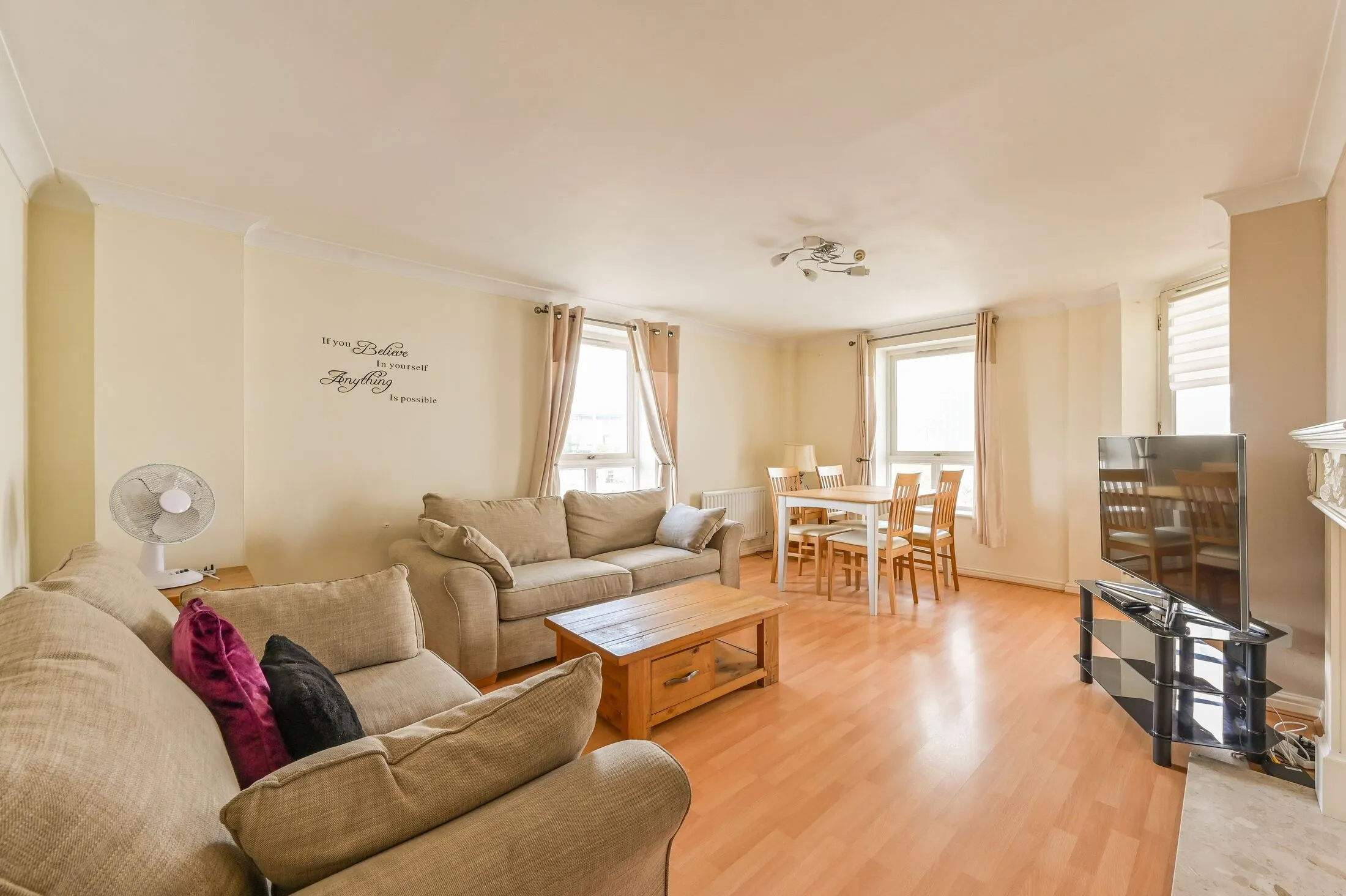 Flat Stewart Street in Greater London